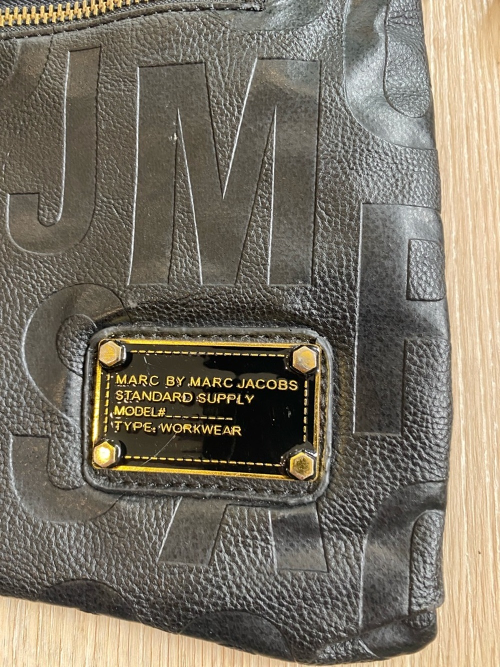 Marc by Marc Jacobs Black Leather Crossbody Bag Logo Embossed Shoulder Purse - Picture 2 of 8